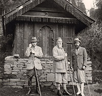 Н.К. Рерих со своими сыновьями Юрием и Святославом. 1933 г.
